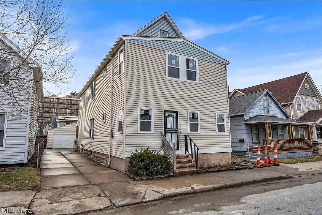 1330 W 67th St photo 1