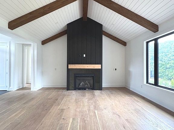 3rd image of 5 Jean Miller Ct