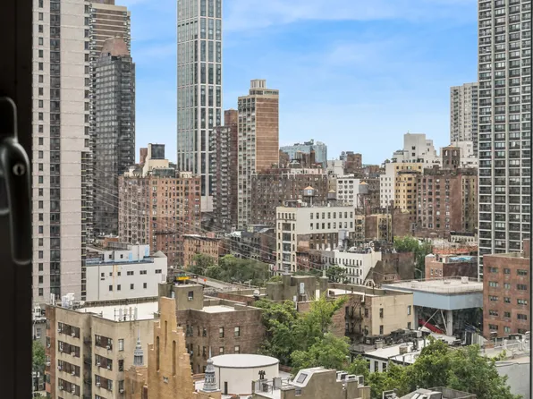 200 East 62nd Street image 10 of 14