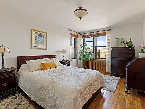 4th image of 7423 Ridge Blvd APT 6B