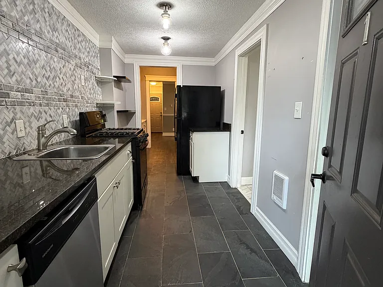 513 W 44th St #1 — Photo 12