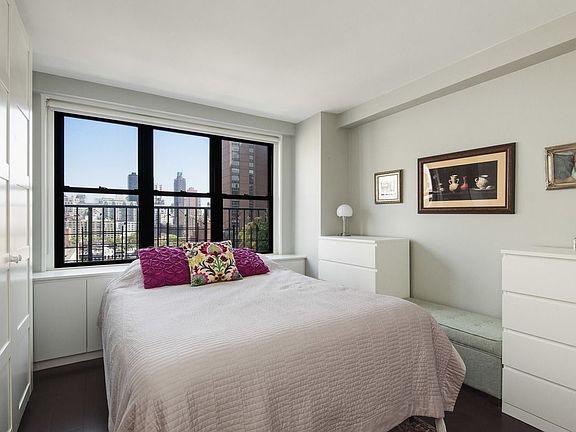 5th image of 225 E 57th St APT 17B