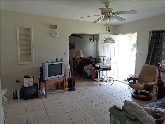 3rd image of 21907 Haines Ave