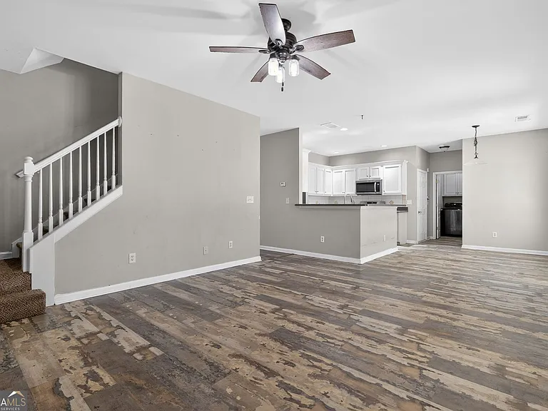 1136 Mason Lee Ave — Photo 11