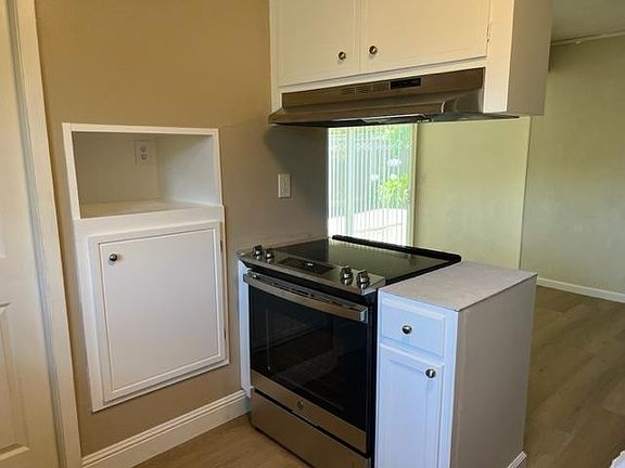 Kitchen has lots of storage
