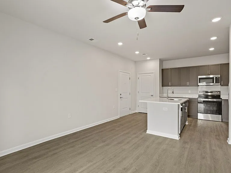 The Grande at Geyser Falls Luxury Apartments — Photo 35
