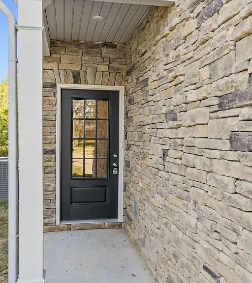 222 Emmett Dr — Photo 4