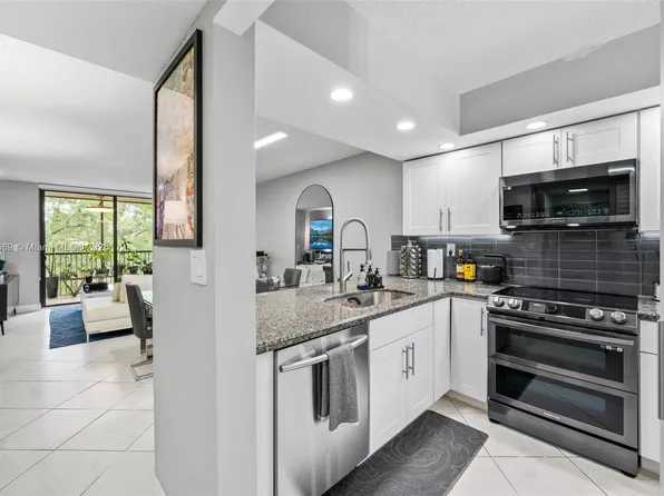 6800 Cypress Rd APT 513, Plantation, FL 33317