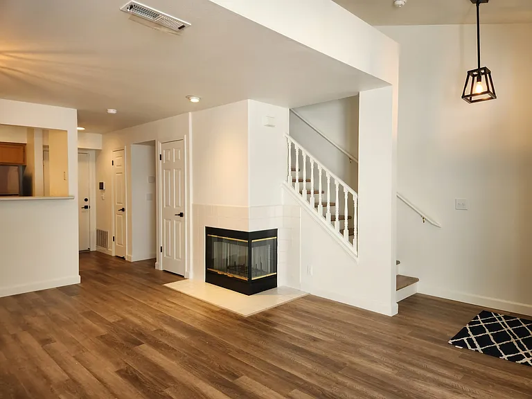 539 Torrey Pine Ln — Photo 11