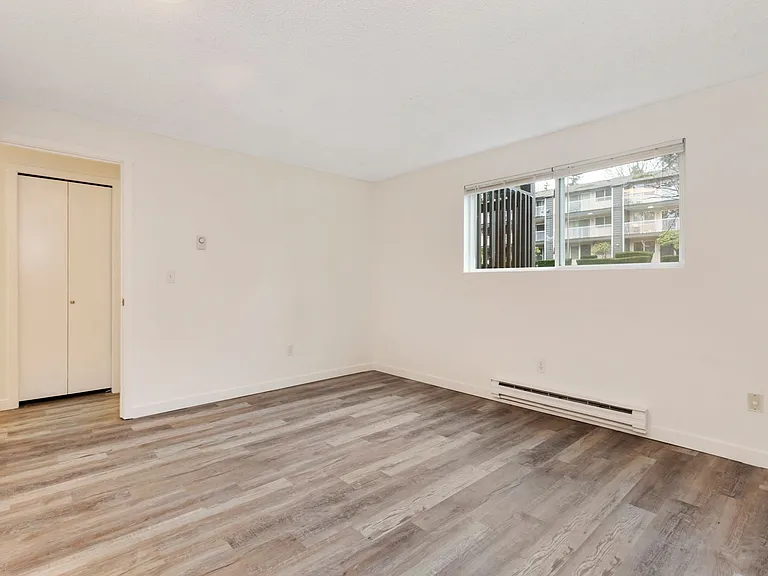 Willowbrook Apartments — Photo 9