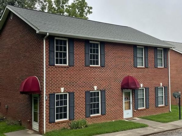 121 Walnut Ct NE