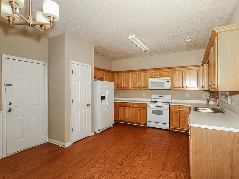 426 Baldwin Ct — Photo 8