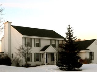 N73W15458 Paseo Ln, Menomonee Falls, WI 53051
