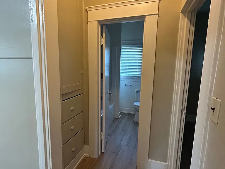 504 E Walnut St — Photo 10