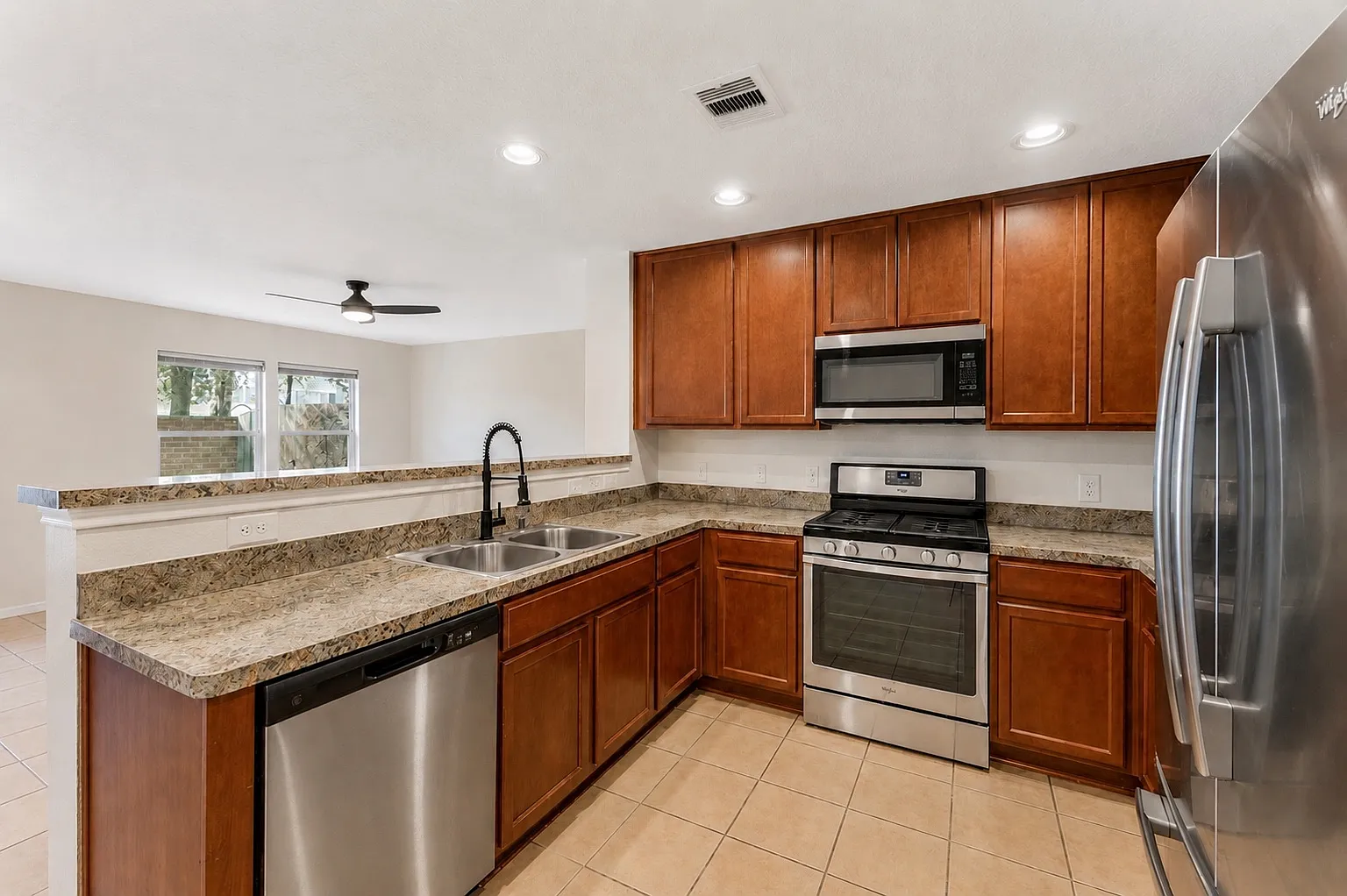 4 bed, 2.5 bath, 1658 sqft, $2,185 — Photo 4