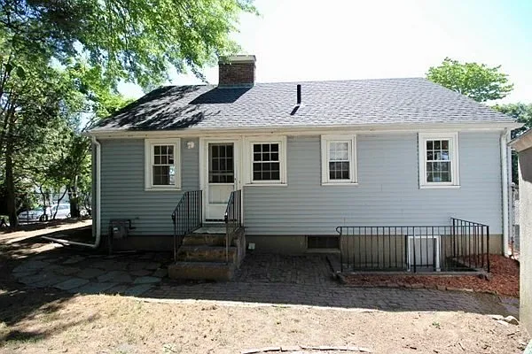 20 Orlando Ave — Photo 25