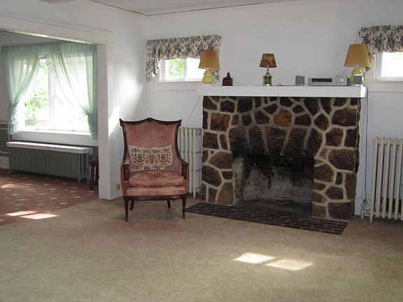 2nd image of 419 W Lincoln Ave
