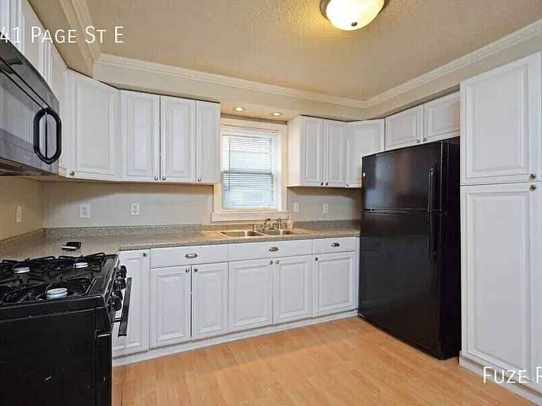 241 Page St E — Photo 13