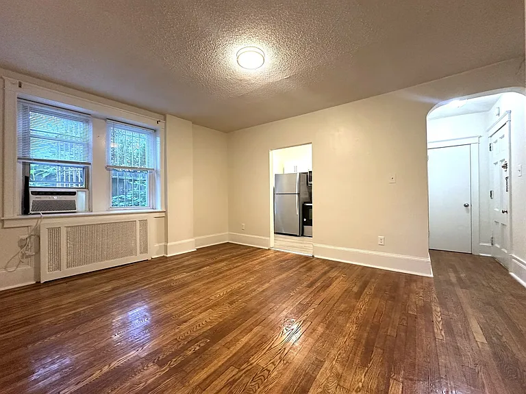 Queen Lane Manor — Photo 26