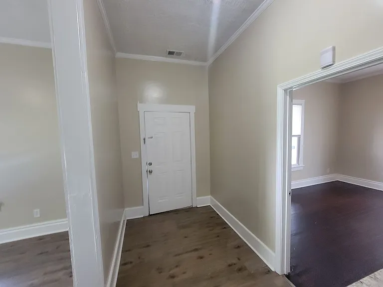 1824 Watkins St — Photo 3
