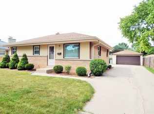 10434 W Rohr Ave, Milwaukee, WI 53225