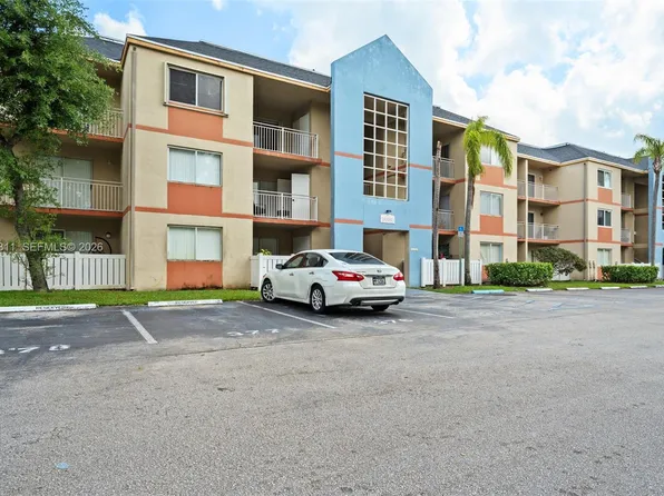 18880 NW 57th Ave APT 301, Hialeah, FL 33015