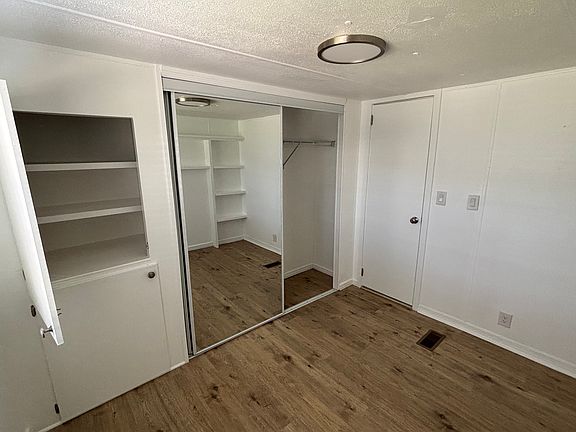 4th image of 4631 Dunkeld Ave