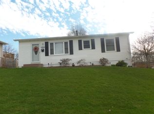 2104 Graham Cir, Dubuque, IA 52002