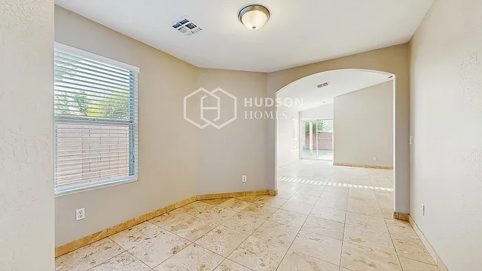 3259 E Kerry Ln — Photo 4