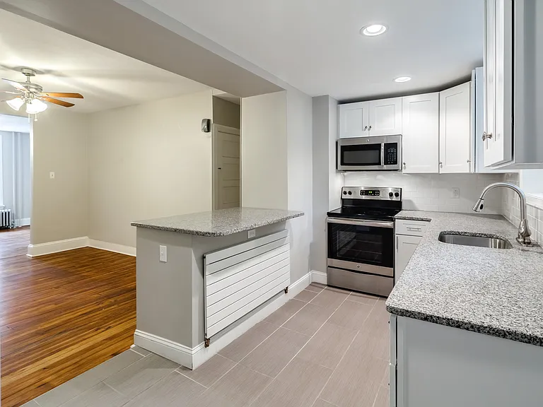 129 Krams Ave — Photo 16