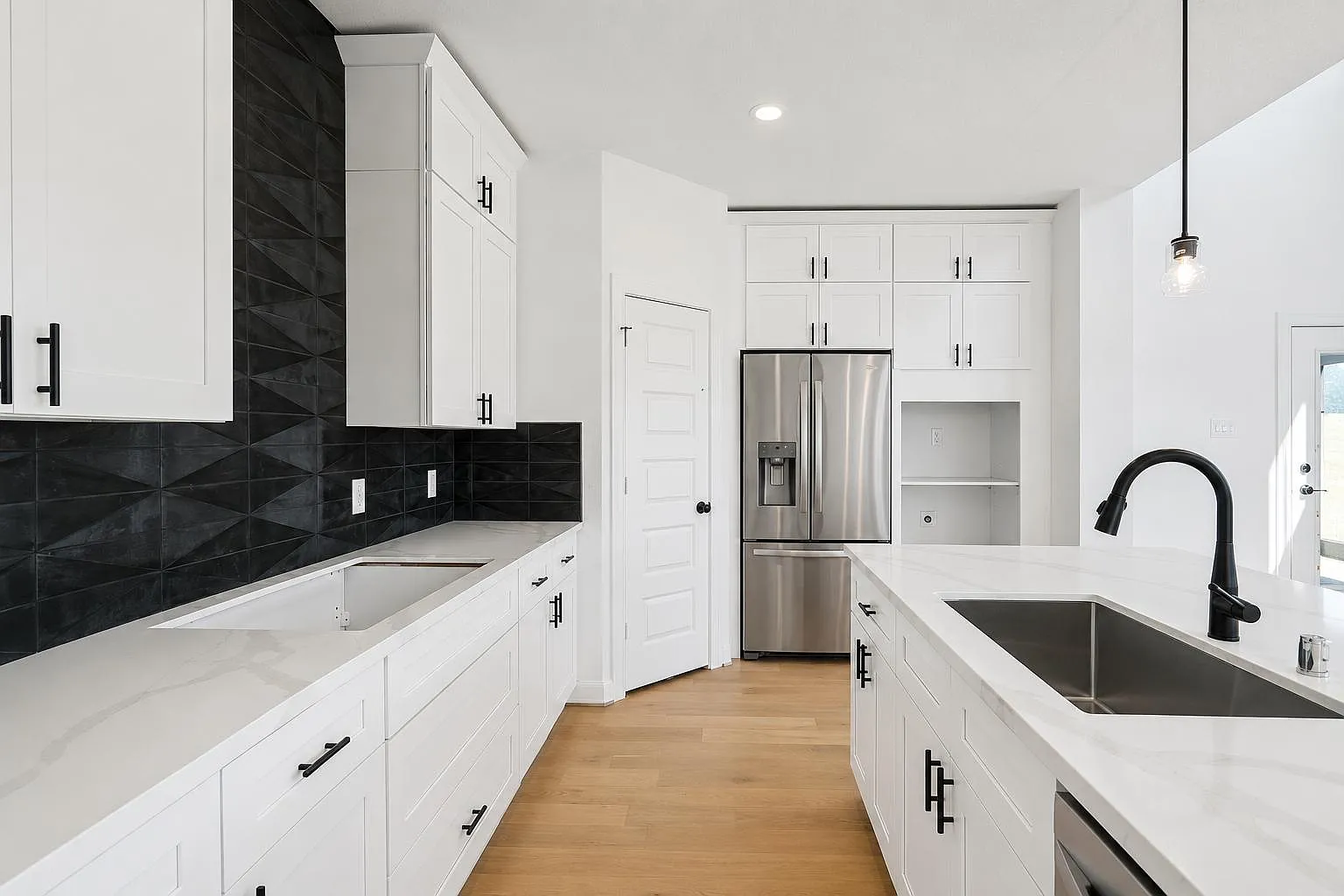 4 bed, 3.5 bath, 3500 sqft, $1,364 — Photo 3