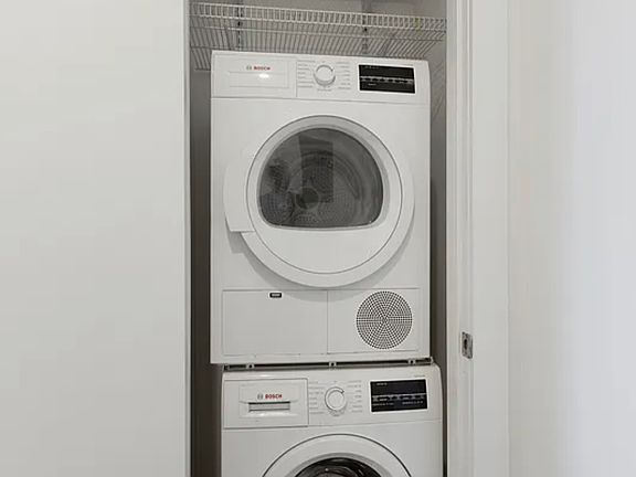 5th image of 719 Henry St APT 3L