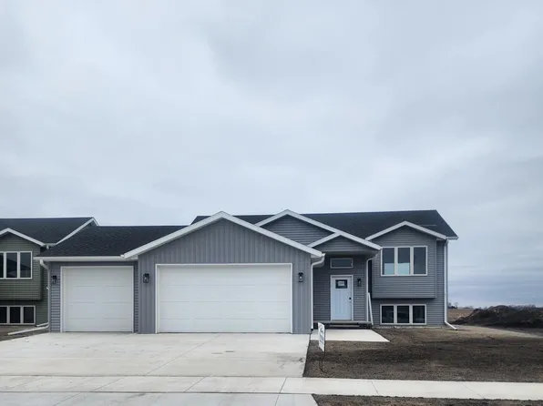 3349 45th Ave S, Grand Forks, ND 58201