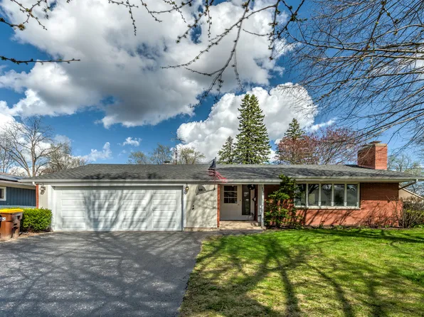 400 Becking Ave, Woodstock, IL 60098