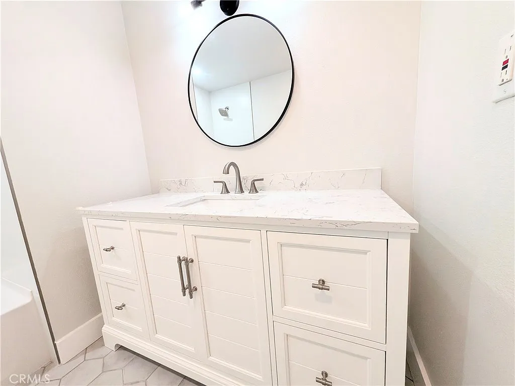 2 bed, 970 sqft, $3,295 — Photo 2