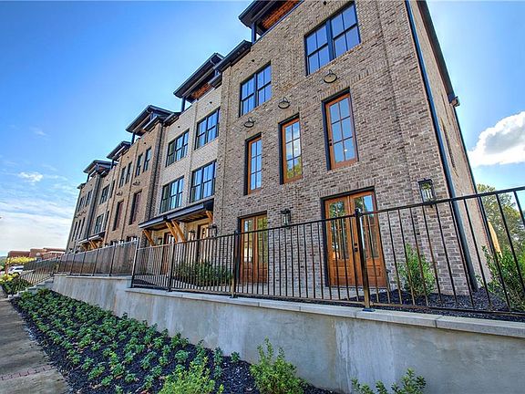 4th image of 178 W Main St #205
