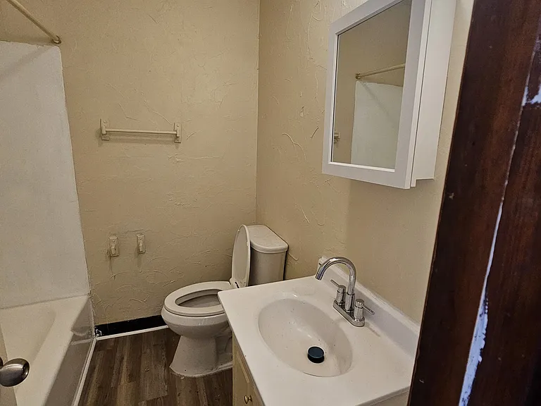 912 Morton Ave — Photo 4