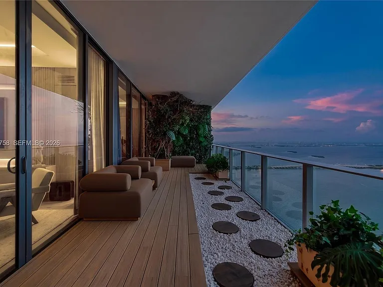 700 NE 24th St #Penthouse 5902 — Photo 40