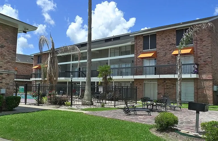 Willow Gardens — Photo 13