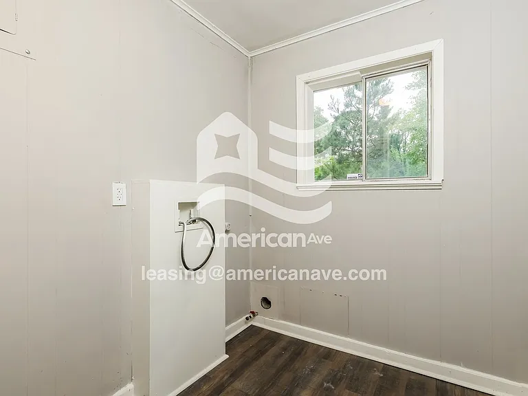 1913152_012_laundry_room_13745657.jpg