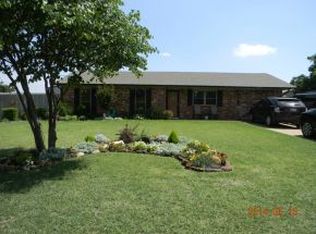 1404 Sherry Ct, Elk City, OK 73644
