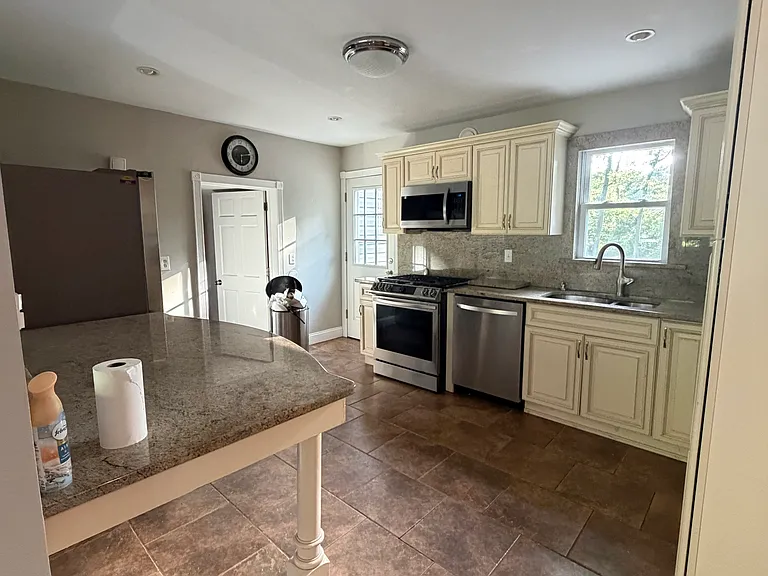 Dawn Dr — Photo 1