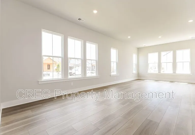 1205 Carnes Blvd — Photo 2