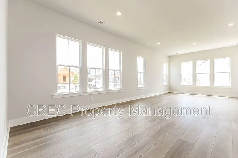 Building Photo - 1205 Carnes Blvd