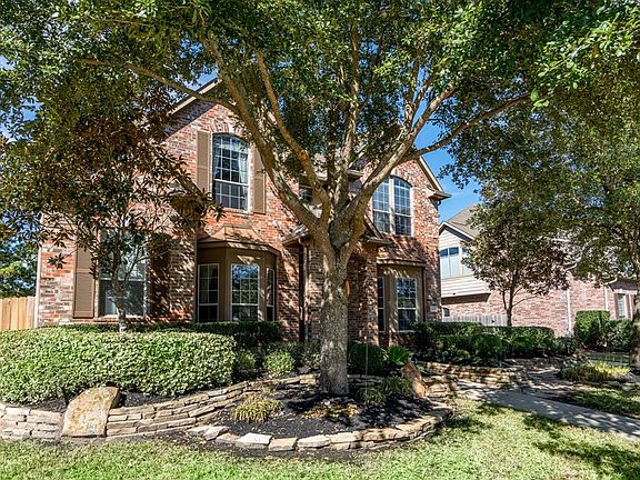 Mature trees and lush landscaping with custom flagstone flowerbeds is the best place for pretty foliage!