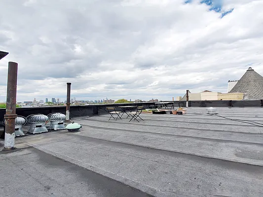 Rented by Rentall Group Inc | media 7