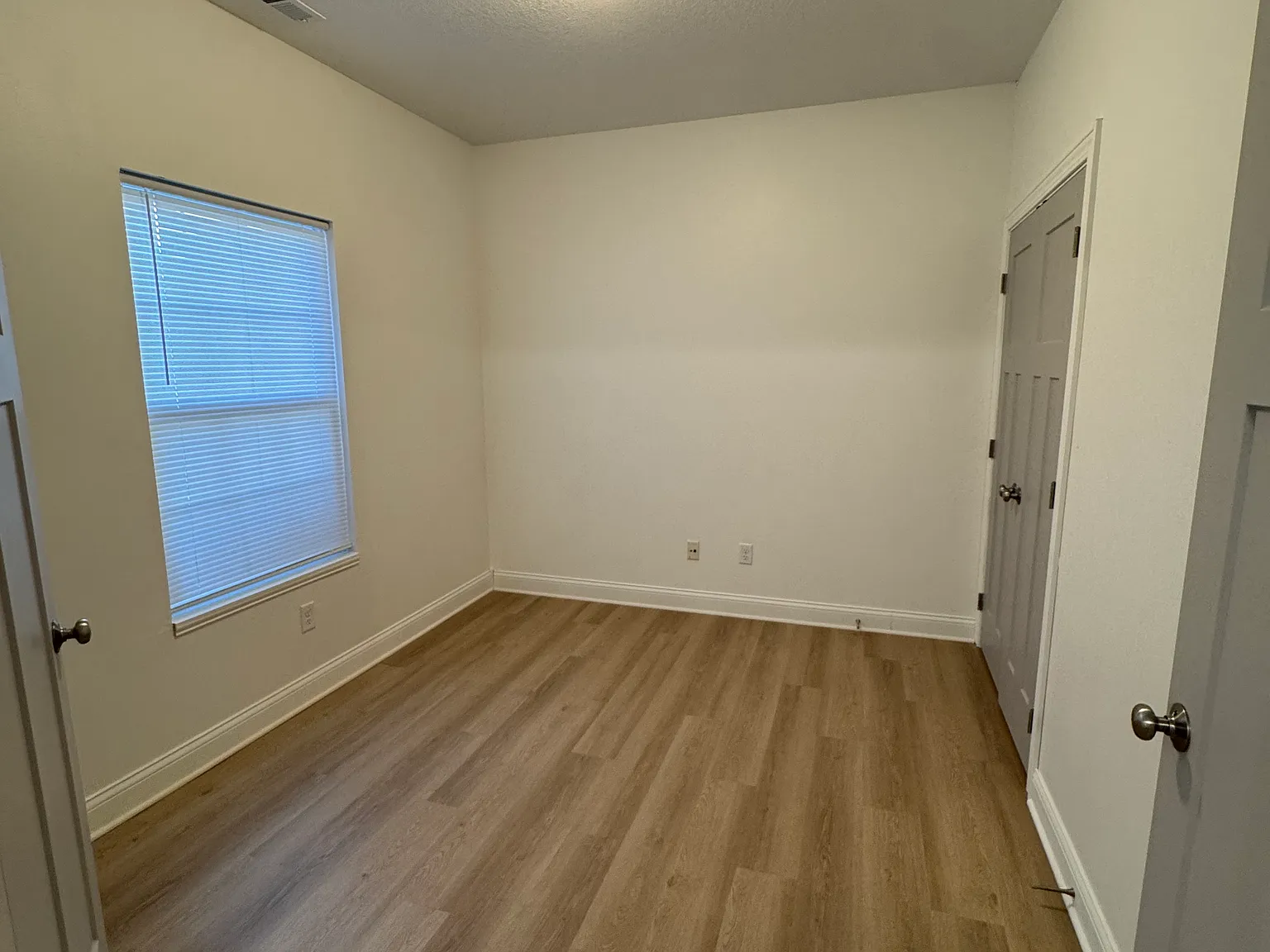3 bed, 913 sqft, $1,050 — Photo 3