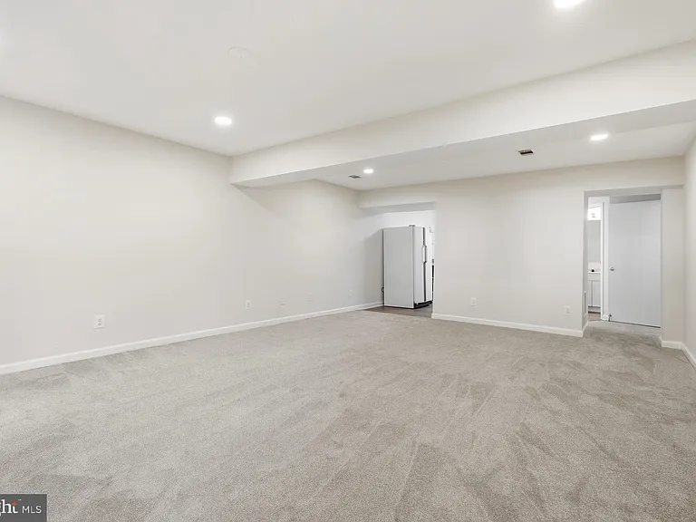 7691 Northern Oaks Ct — Photo 36