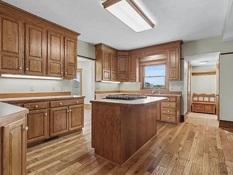 5050 Maple Grove Rd — Photo 6