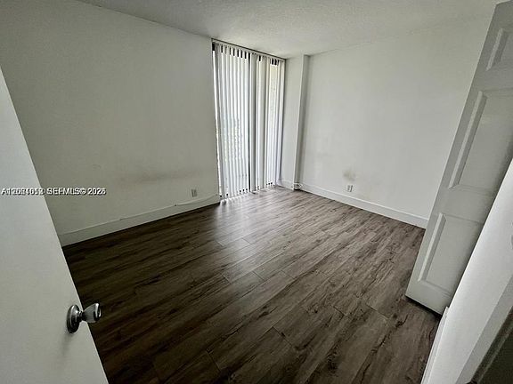 4th image of 3300 NE 192nd St APT 906